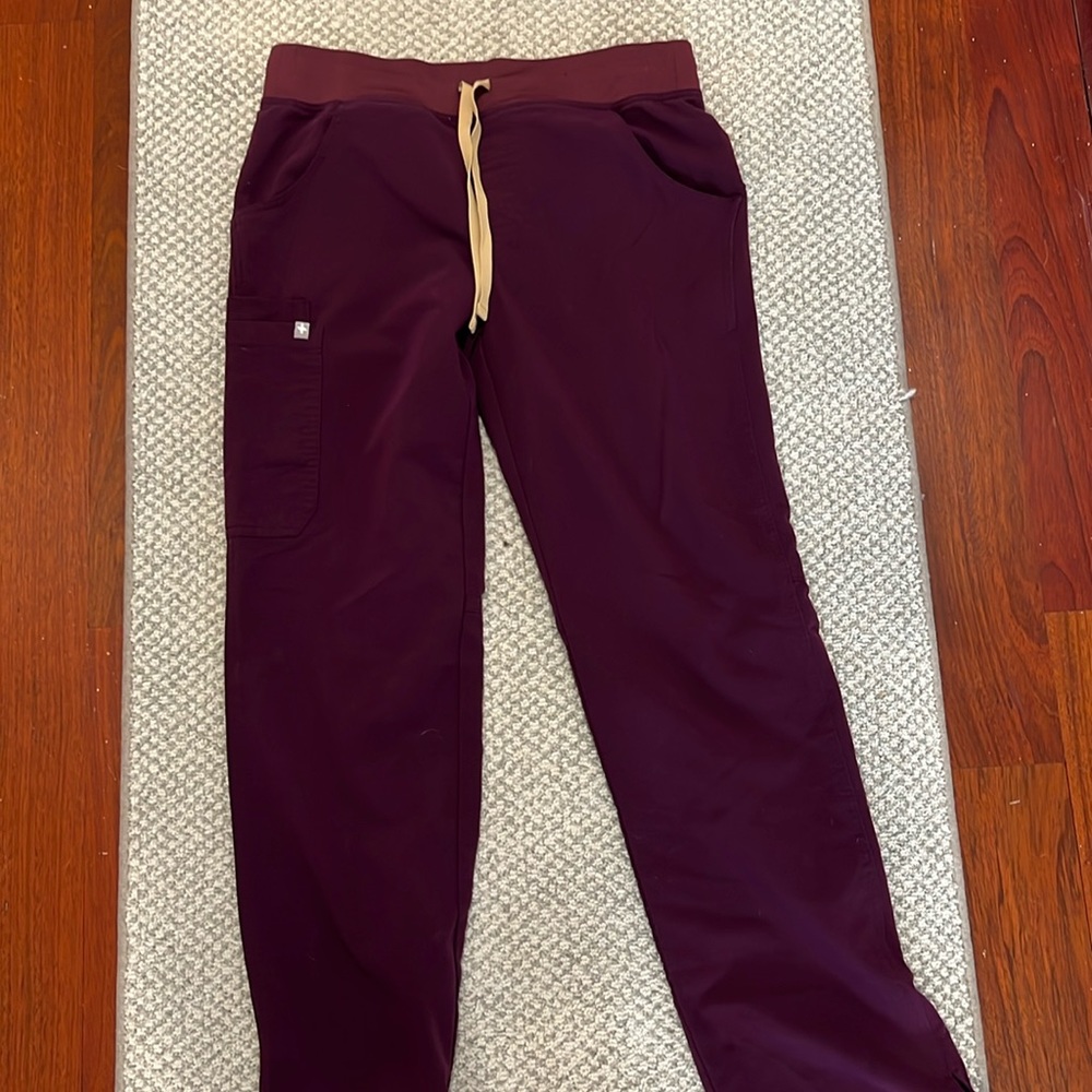Figs Kade cargo: size small. Red/purple/maroon. Barely used